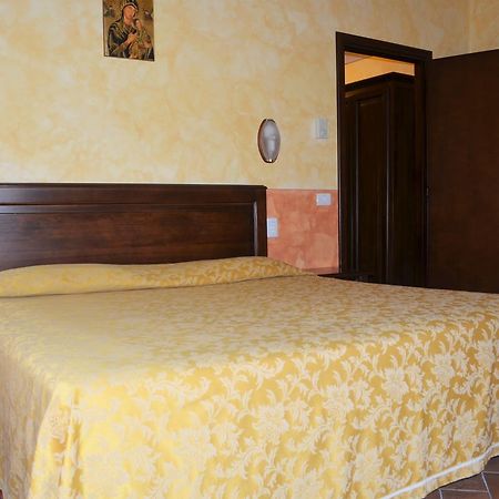 קורטונה Hotel Oasi Neumann מראה חיצוני תמונה