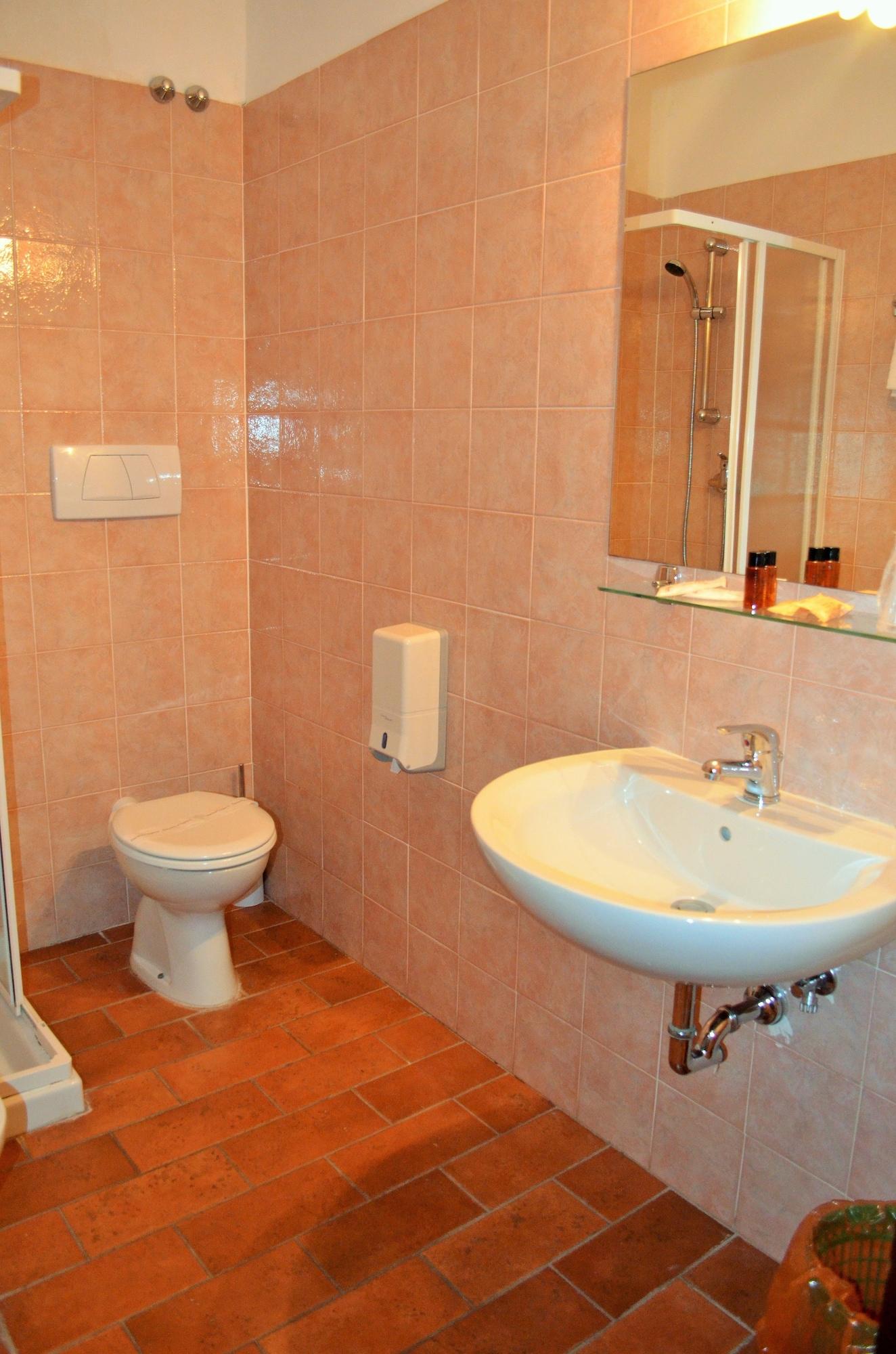 קורטונה Hotel Oasi Neumann מראה חיצוני תמונה