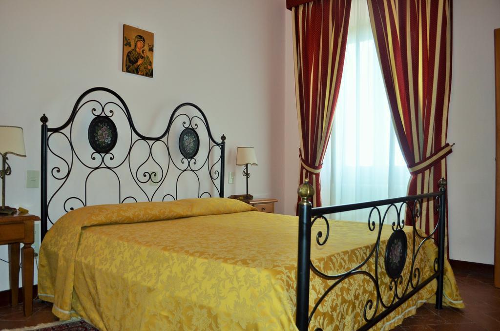 קורטונה Hotel Oasi Neumann מראה חיצוני תמונה