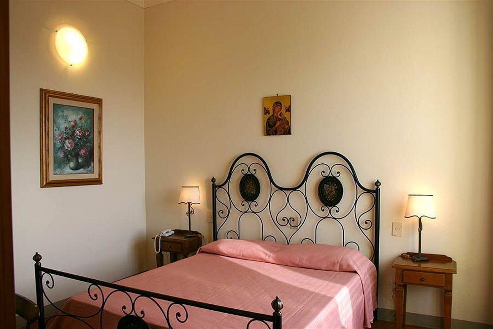 קורטונה Hotel Oasi Neumann מראה חיצוני תמונה