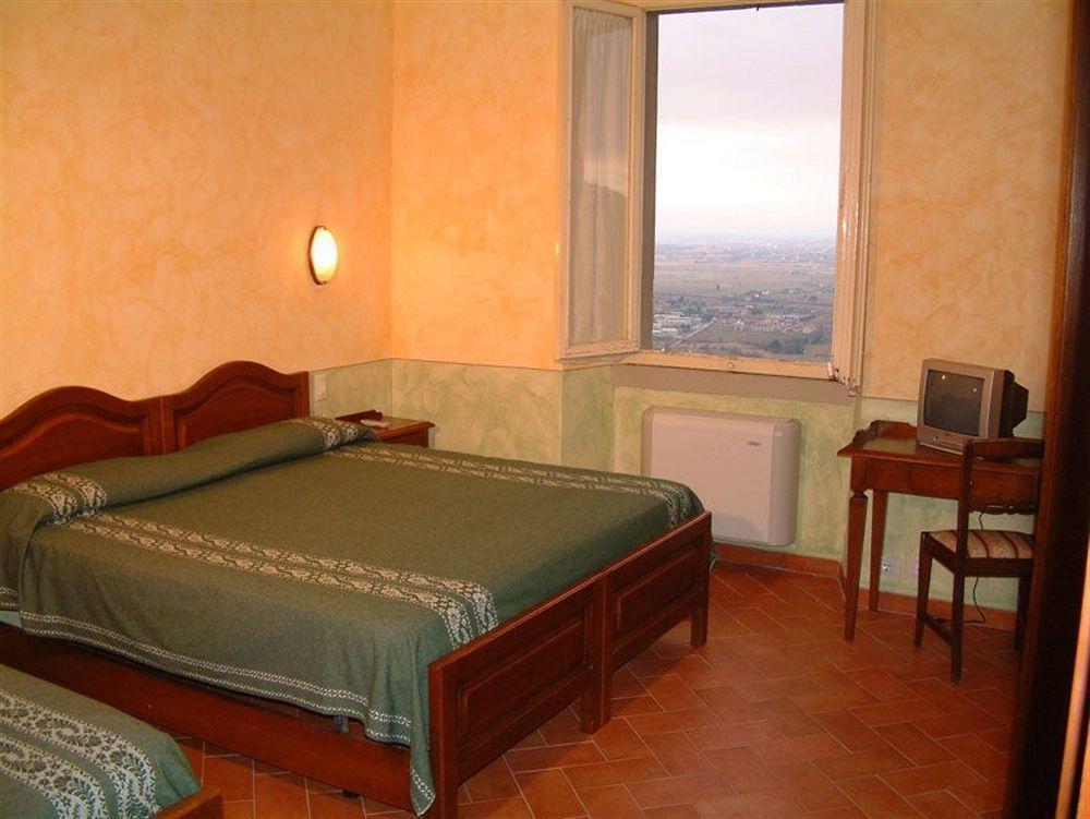קורטונה Hotel Oasi Neumann מראה חיצוני תמונה