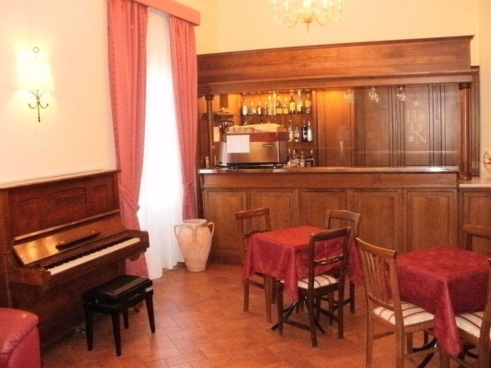 קורטונה Hotel Oasi Neumann מראה חיצוני תמונה