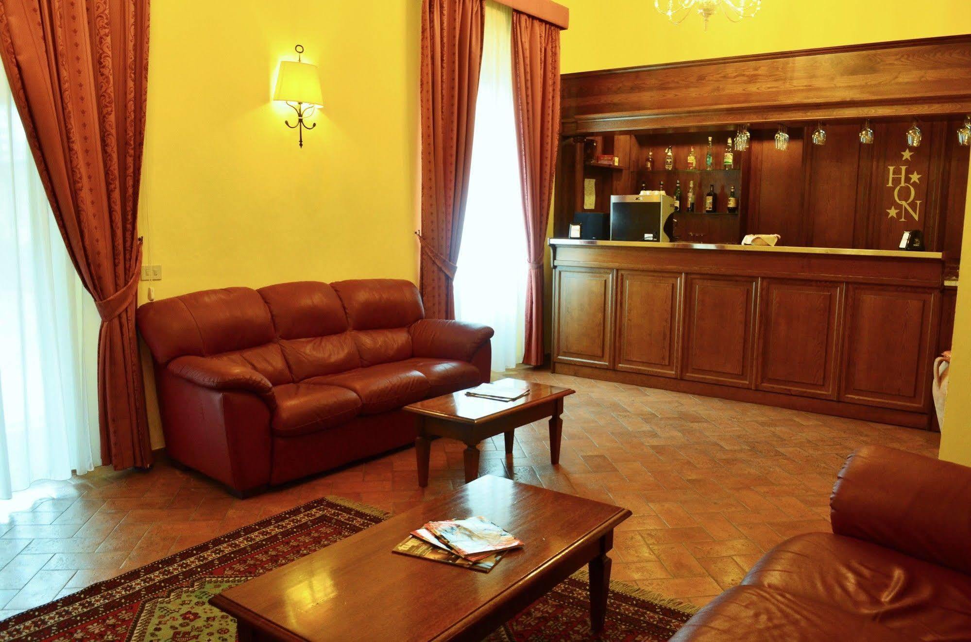 קורטונה Hotel Oasi Neumann מראה חיצוני תמונה