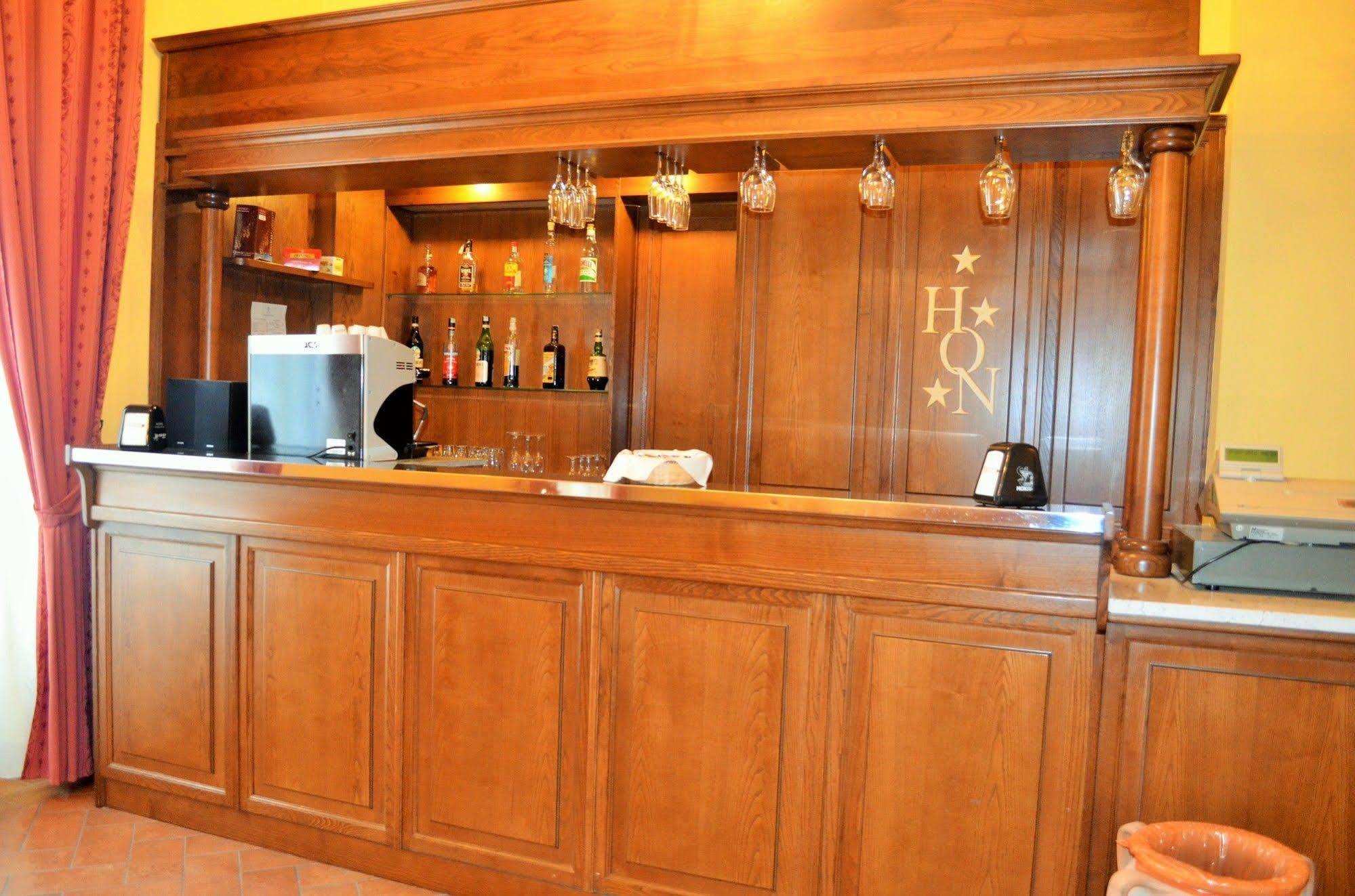 קורטונה Hotel Oasi Neumann מראה חיצוני תמונה